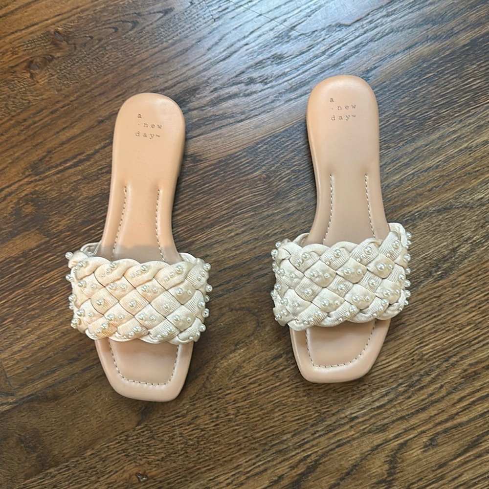 Pearl sandals